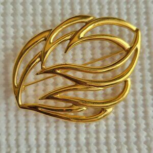 Monet Signed Abstract Fire Flame Fall Autumn Leaf Goldtone Brooch Pin 2.5"